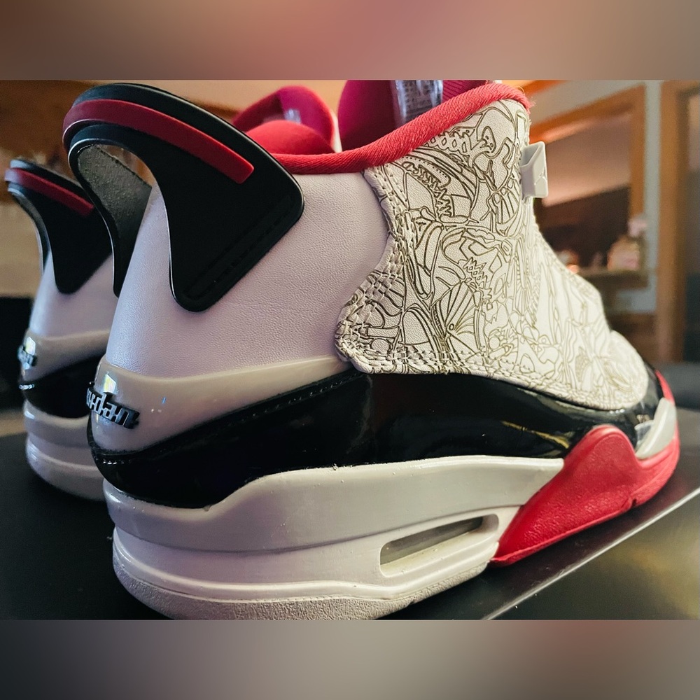 NIKE Air Jordan Dub Zero “Varsity Red”
9.5M-11W
$79 - Picture 7 of 16